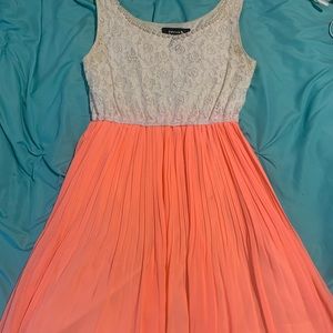 Pink summer dress with pearls (Medium)